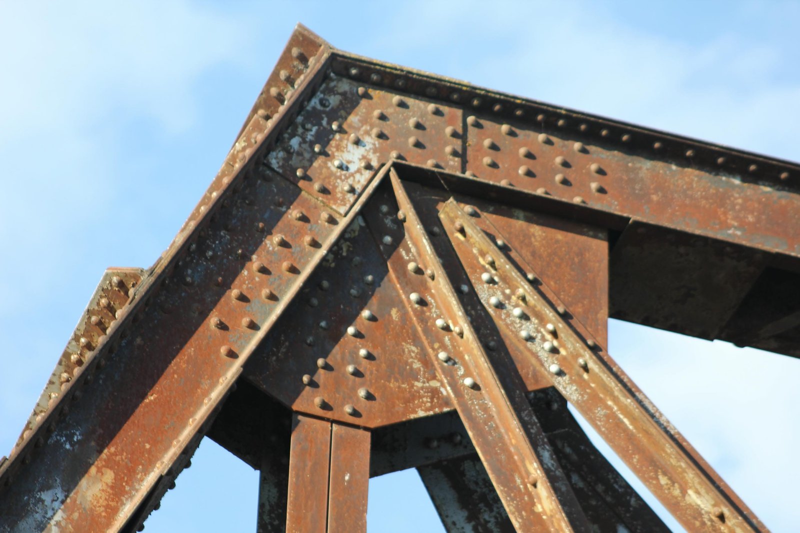 Upper angle connection